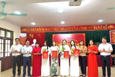 TRƯỜNG THPT LÊ HOÀN LONG TRỌNG TỔ CHỨC LÊ KẾT NẠP ĐẢNG VIÊN ĐỢT 2 NĂM 2026