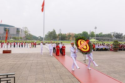 TRƯỜNG THPT LÊ HOÀN LONG TRỌNG TỔ CHỨC LỄ BÁO CÔNG DÂNG BÁC