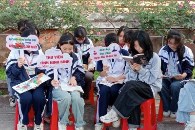 NIỀM VUI ĐỌC SÁCH TỪ CHIẾC XE THƯ VIỆN LƯU ĐỘNG